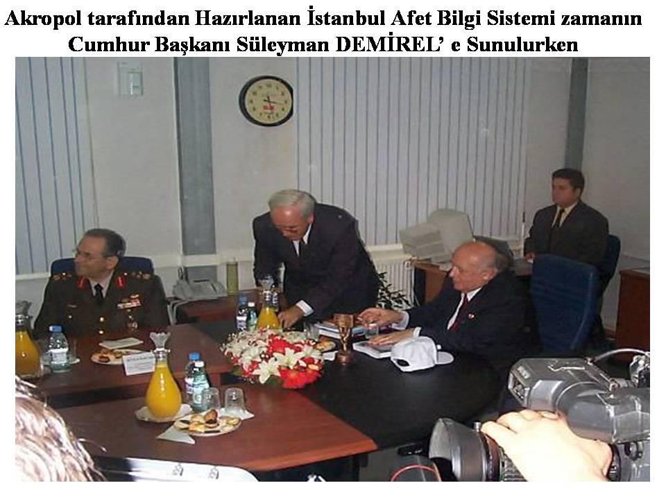 İstanbul Afet Bilgi Sistemi’nin Cumhurbaşkanı Süleyman Demirel’e sunumu · Akropol arşivi